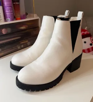 Mia boots thumbnail 1