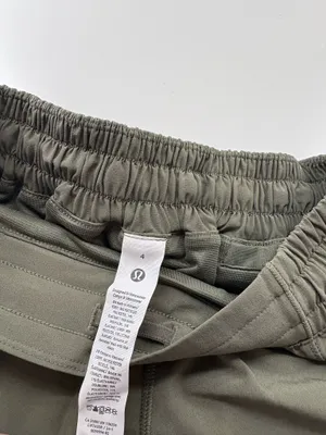 Lululemon Shorts Hotty Hot 2.5" Low-Rise thumbnail 3