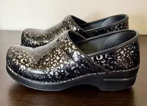 Dansko Professional Clogs Pewter Leopard Patent Leather Shoes Womens 40 9.5-10 thumbnail 1