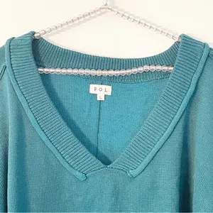 POL Size Large Green Exposed Hem Bubble Sleeve Deep V Pullover Knit Top‎ thumbnail 3