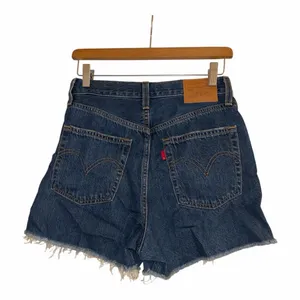 ✨Levi’s Ribcage Sz 27 Shorts✨ thumbnail 5