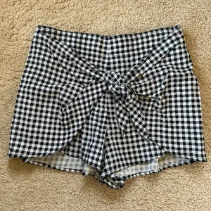 Abercrombie & Fitch Checkered Tie Skort thumbnail 1