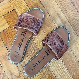 •American Darling hand tooled leather sandal• Size 8 thumbnail 1