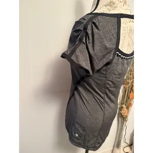 Lululemon‎ Athletica Gray Heathered Short Sleeve V-Neck Athletic Top Women's 8 thumbnail 5