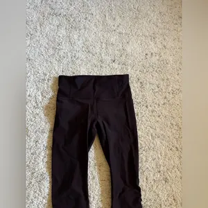 Lululemon In Focus Run Tight Size 10 Plum‎ Shadow PSHW Reflective Details thumbnail 4