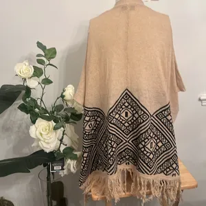 Carol Rose light weight wrap Shaw thumbnail 4