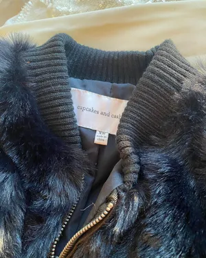 faux fur bomber jacket / xs, 18.5” ptp, 21” length / style c1402582 / acrylic polyester blend / thumbnail 4