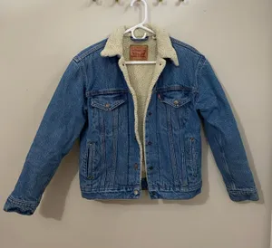 Levi’s Classic Blue Denim Jacket Sherpa Lining thumbnail 1