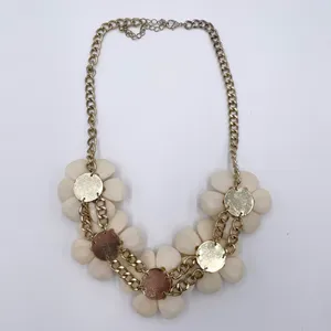 Vintage Y2K Chunky Acrylic Flower Necklace Rhinestone Jewel Statement Retro thumbnail 4