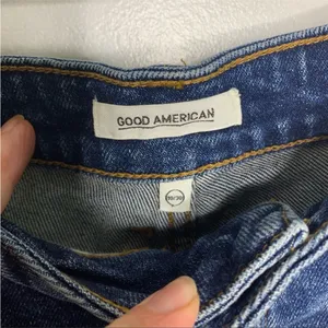 Good American Size 10 High-Rise The Bombshell Denim Jean Shorts thumbnail 10