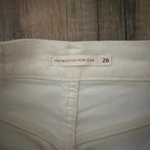 Levis High Waisted Mom Jean in Cream Cord thumbnail 9