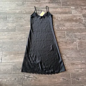 Aritzia Wilfred Black Sonnet Satin Lace Slip Dress Adjustable Straps thumbnail 6
