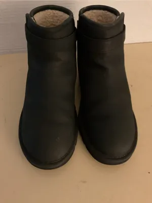 UGG women black leather Chelsea short Ankle Boots US 8 thumbnail 7