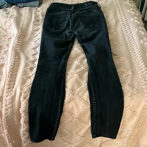 Doesn’t say size but I would think a 00 to a 000, wear and tear thumbnail 2