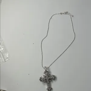 Elegant Silver Cross Pendant Necklace thumbnail 12