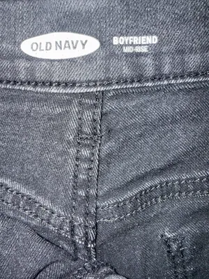 Old Navy Boyfriend Mid-Rise Distressed Denim Shorts Size 10 thumbnail 4
