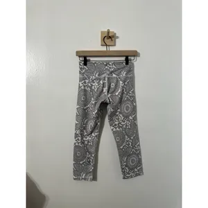 Lululemon Wunder Under Crop Beachy Floral White Fossil Pattern Grey Sz 4 Yoga thumbnail 4