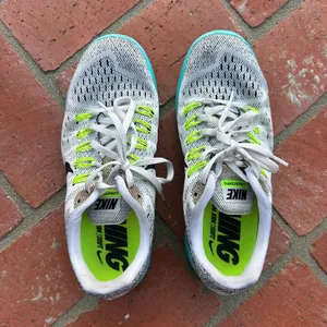 Nike Sneakers Size Women’s 8.5 thumbnail 2