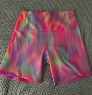 Lululemon psychedelic rainbow wunder under shorts 6” thumbnail 2