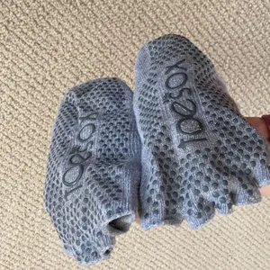 Toesox Half Toe Bellarina Grip Socks Size Medium Grey Barre Pilates Yoga EUC thumbnail 9