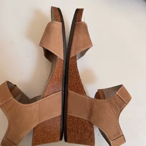 White Mountain Haines Sandals‎ Wedge Heel Shoes Tan Suede Cork Womens Size 7.5 M thumbnail 2