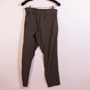 Athleta Women's Trekkie Paper Bag Mid Rise Straight Leg Water Resistant Pant 8 thumbnail 1