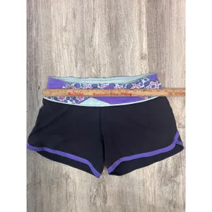 Lululemon Groovy Run shorts in Black Power Purple Flora Run Speed‎ Short Size 6 thumbnail 6