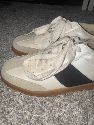 BEAST FASHION Cream and Black Athletic Sneakers NWOB thumbnail 4
