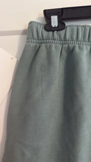 lululemon Women’s Small Scuba Mid-Rise Oversized 7" Shorts thumbnail 5