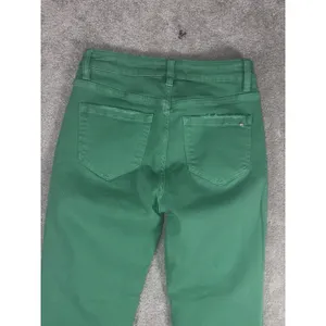 Mica Cropped Flare Jeans Women Size 25 Green Distressed Raw Hem High Rise Boho thumbnail 7