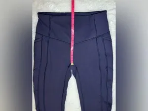 LULULEMON High Rise Pocket Leggings Crop Women’s 8 Navy Blue Activewear Yoga thumbnail 4