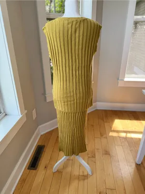 INDUSTRY Chartreuse Yellow Gold Ribbed V-Neck Knit Skirt Set Size Small thumbnail 3