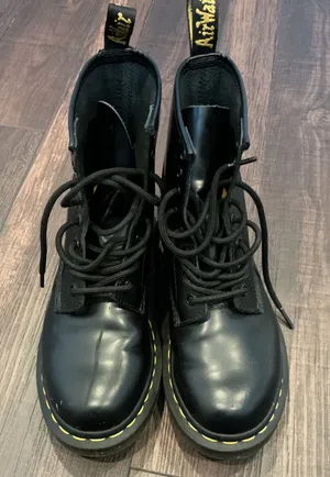 Dr. Martens 1460 Smooth Leather 8-Eye Combat Boots Black Yellow Stitch Size 7L thumbnail 1