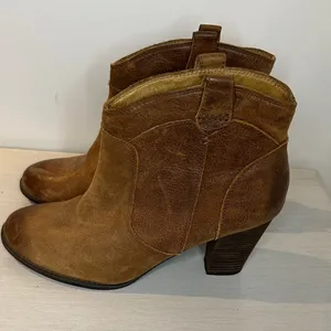 Clarks Indigo Brown Leather Ankle Boots thumbnail 4