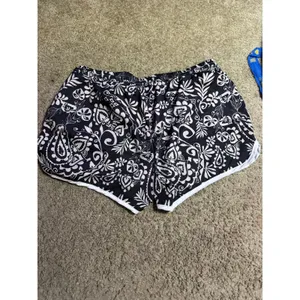 Unbranded‎ Womens Black White Paisley Board Shorts Dolphin Hem Drawstring XL 2XL thumbnail 4