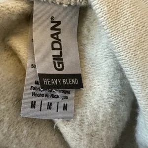 Gildan “in My Auntie Era” Women’s Medium Graphic Crewneck Sweatshirt thumbnail 4