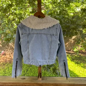 Levi’s Women's Retro Sherpa Denim Trucker Jacket Light Wash Size S thumbnail 4