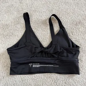 aerie Women’s Twist Back Sports Bra in Black M thumbnail 9