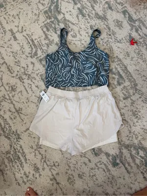Hollister Gilly Hicks Athletic Set Blue Print Sports Bra & White Shorts XXL thumbnail 3