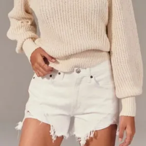 Abercrombie & Fitch Mid Rise Boyfriend Distressed White Shorts- Size 4/27 thumbnail 1