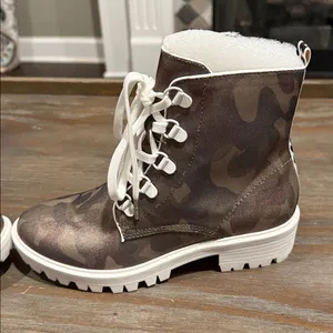 Kendall + Kylie Women’s Boots Size 6.5 New Camo Combat‎ Lace-Up Lug Sole thumbnail 3