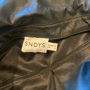 SNDYS BUTTON UP Black Size 8 thumbnail 4