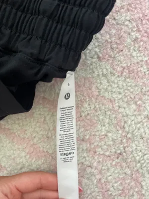Lululemon black Hotty Hot Shorts 2.5" High-Rise thumbnail 3