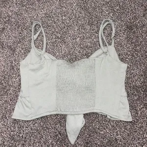 Boutique Mable light gray tie front crop top Small thumbnail 3