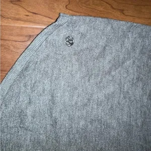 LULULEMON Bulux Lightweight V Neck Sweater Grey Thumb‎ Holes Medium thumbnail 3