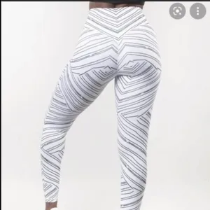 BuffBunny Slay Leggings Medium White Black Zebra Geometric High Waist Activewear thumbnail 3