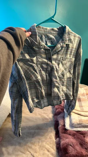 tilly’s cropped flannel  thumbnail 4