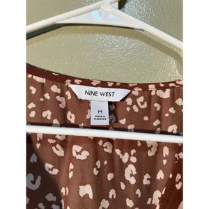 Nine West Women's Sz Medium Faux Wrap Peplum Blouse Tan Beige Animal Print Short thumbnail 10