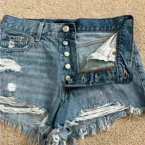Aeropostale blue distressed button front high rise boyfriend shorts in size 2 thumbnail 3