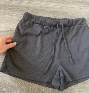 Basic Casual Grey Shorts Gray Size L thumbnail 2